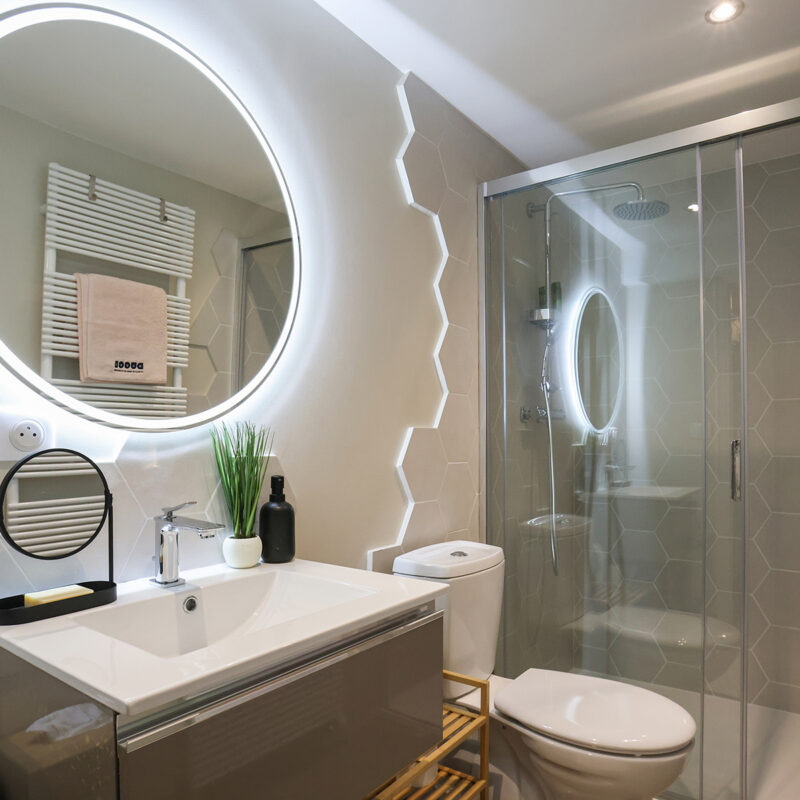 Réalisation d'une salle de bain signature DUCCI Hexagonale