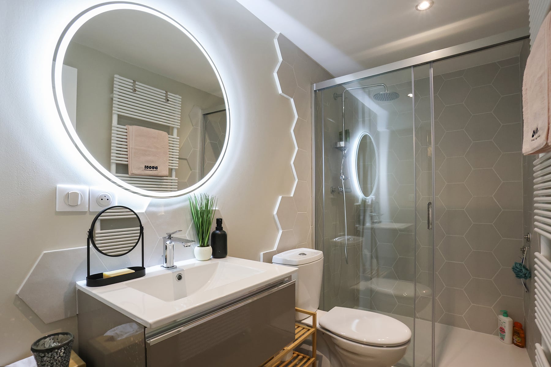 Réalisation d'une salle de bain signature DUCCI Hexagonale