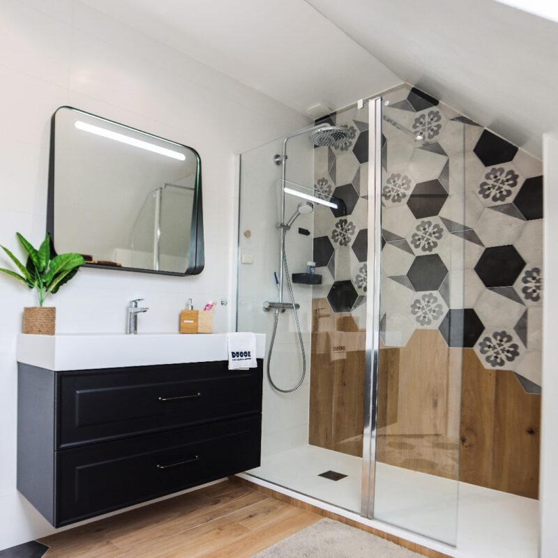 Réalisation d'une salle de bain signature DUCCI Hexagonale